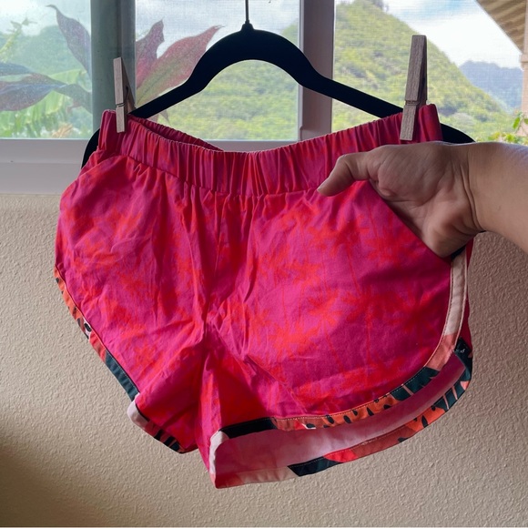 SOLD 🌴 Niu shorts in hot pink by [EPIK]-style - Picture 2 of 5